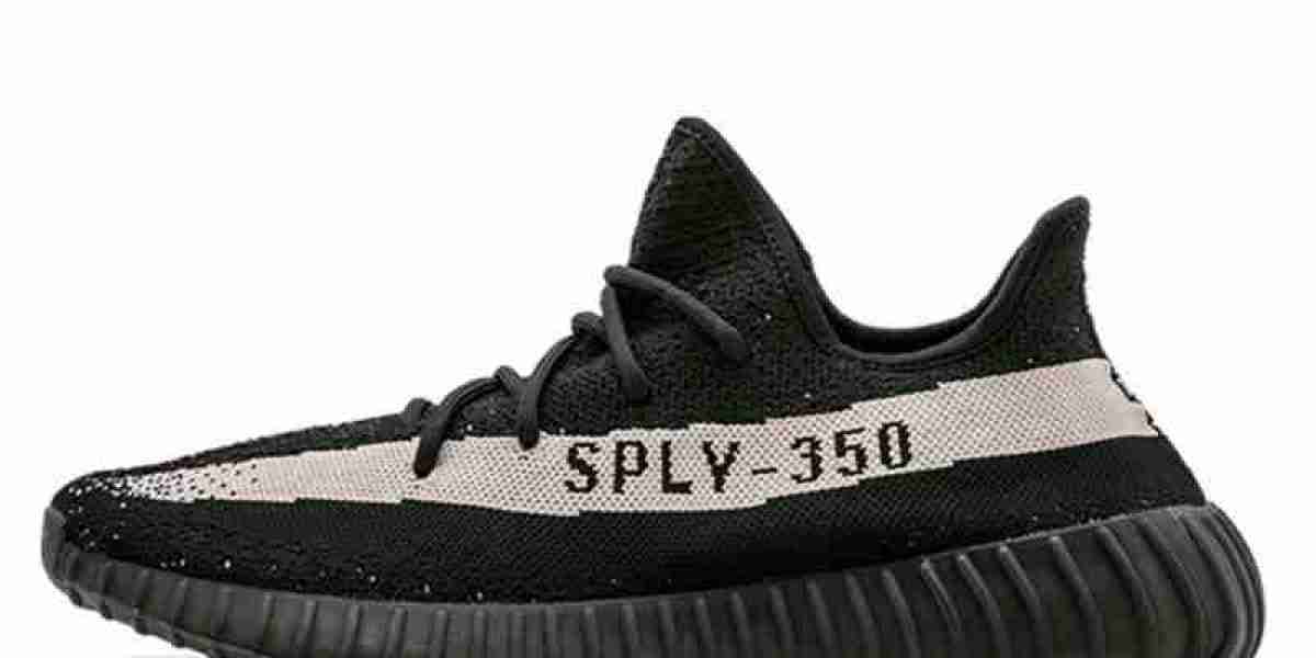 舒適與時尚的完美結合：探索 Yeezy Slides 的魅力