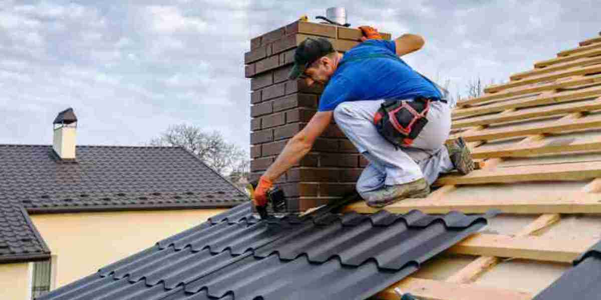 Emergency Roof Repairs in London: When to Call a Specialist